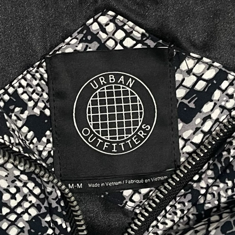 Urban Outfitters Black and White Snakeskin Print Jacket Medium - Picture 8 of 11